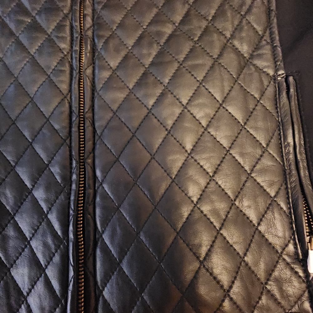 Leather jacket - Picture 4 of 11